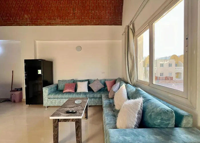 2 Bedroom Flat With Balcony *