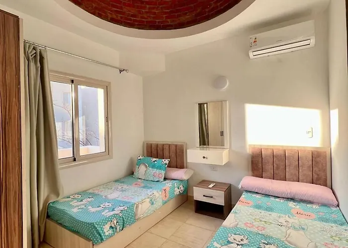 2 Bedroom Flat With Balcony *