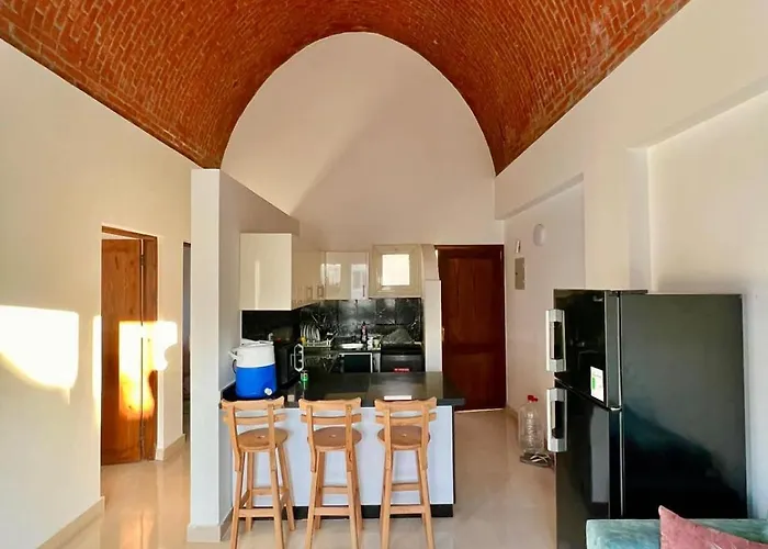 2 Bedroom Flat With Balcony *