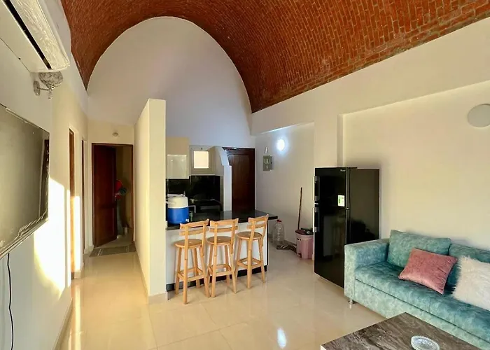 Apartment 2 Bedroom Flat With Balcony