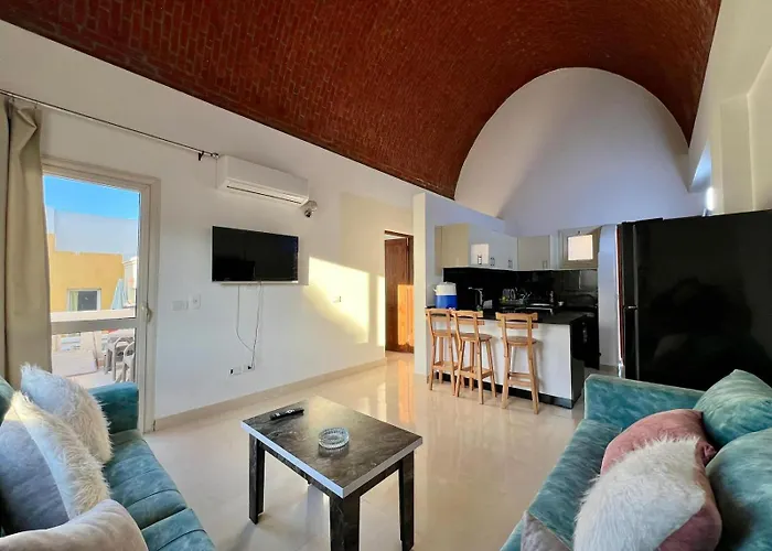 2 Bedroom Flat With Balcony Apartment