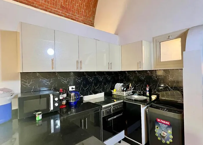 Apartment 2 Bedroom Flat With Balcony