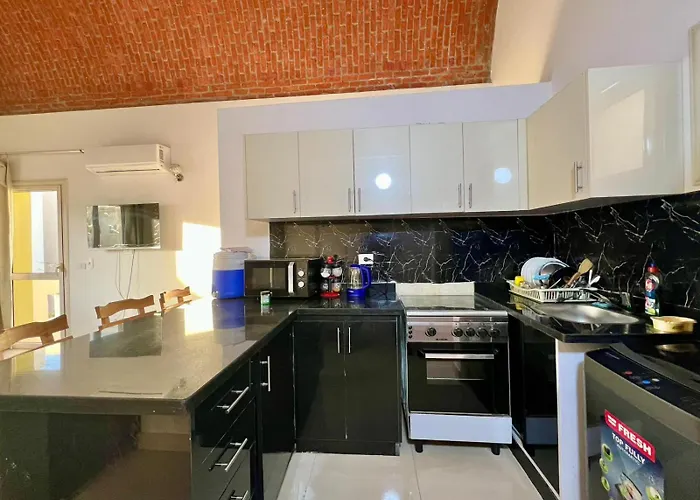 2 Bedroom Flat With Balcony Apartment *